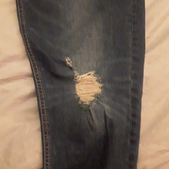 Like new 'distressed' dark wash boyfriend jeans - Picture 4 of 5